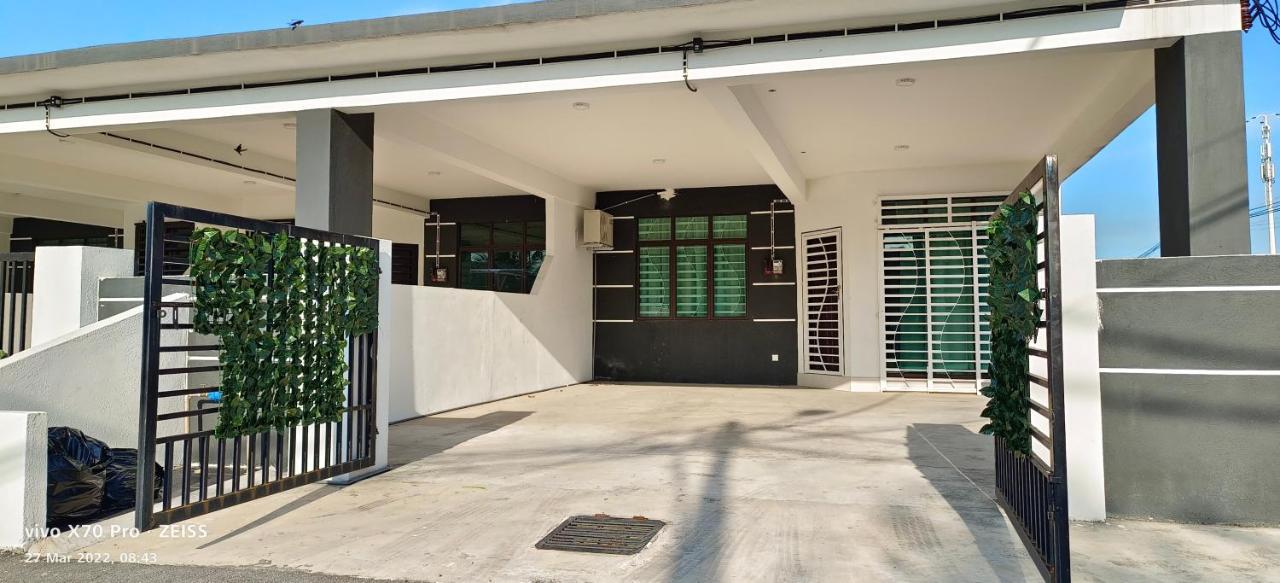 Sofea Hana Homestay, Pantai Balok, Kuantan Esterno foto